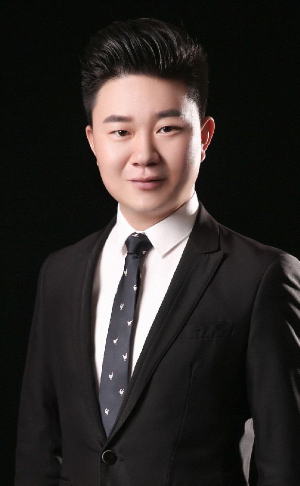 李辉（主持人专委会主席）